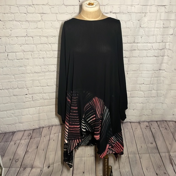 Modesce Black Tunic top with pattern hem 2X - Picture 1 of 6